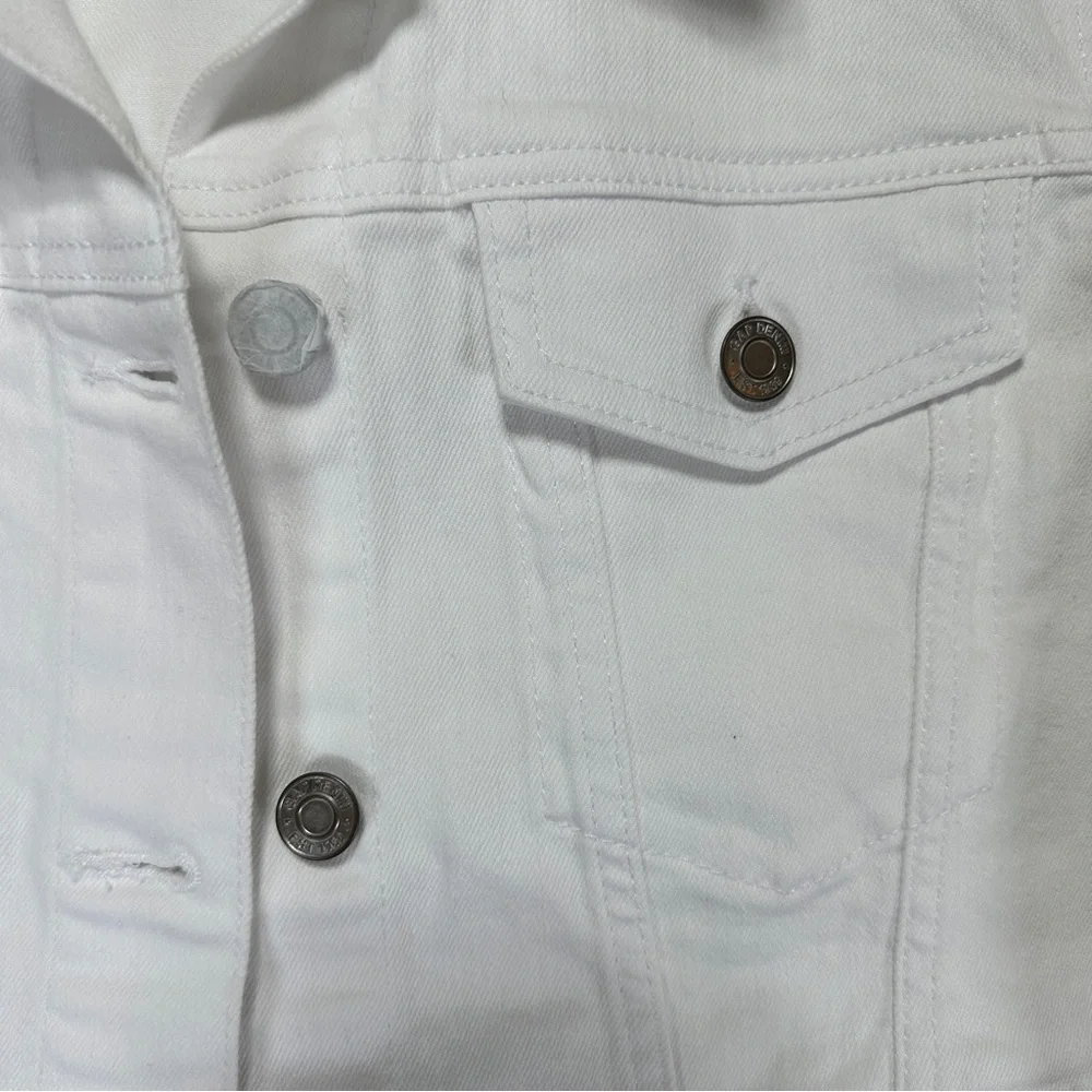 GAP White Denim Jacket Cropped Stretch Cotton Classic Trucker Size S NWOT - Picture 3 of 9